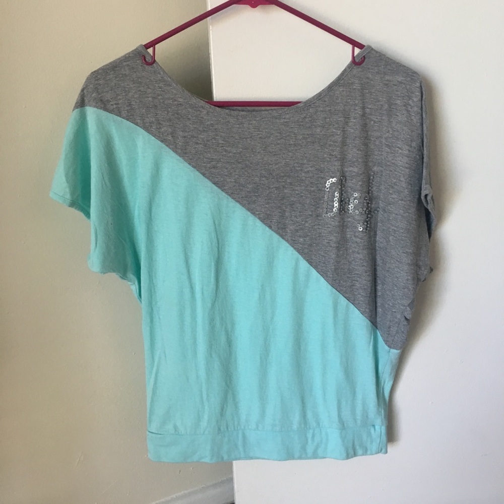 Obey wide neck/off the shoulder top. Size XXS